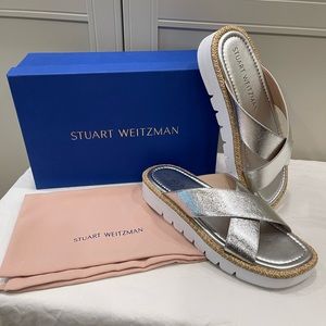 NWT Never worn Stuart Weitzman platform sandals silver metallic
